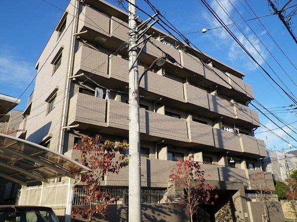 Shinjuku Araiyakushi-mae Apartment